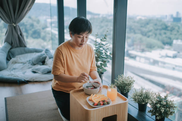 Mindful eating and food cravings